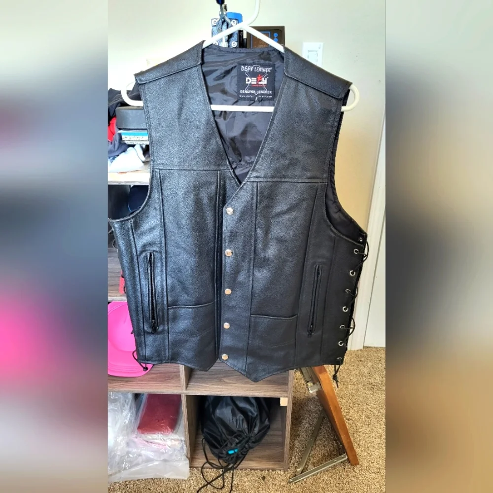 Black Leather Riding Vest - Picture 1 of 6